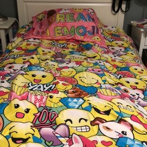 Justice emoji duvet and pillow case